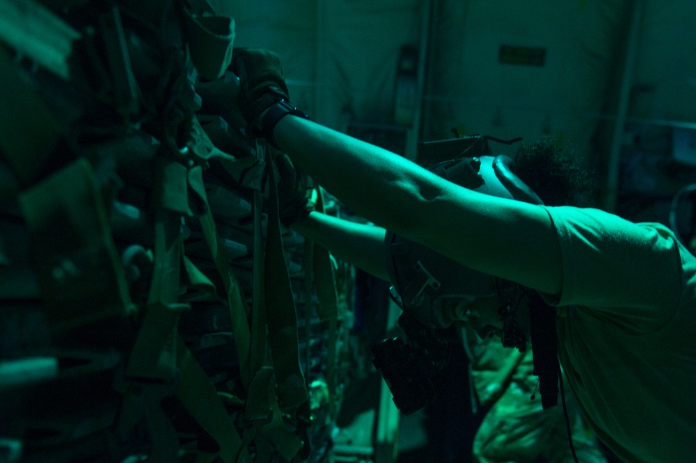 75th Expeditionary Airlift Squadron trains in combat offload