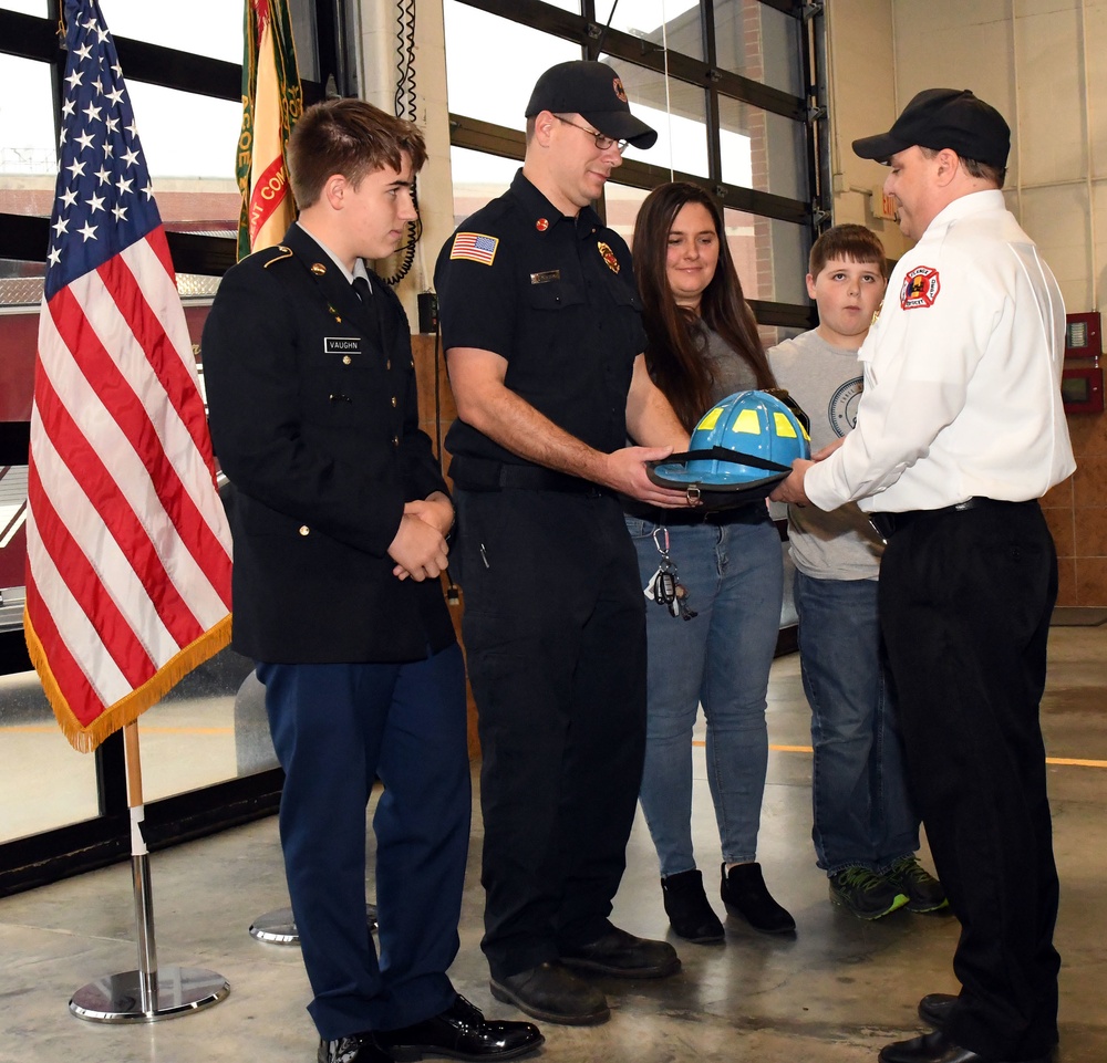 Fort Knox DES celebrates new employees, presents awards in badging ceremony