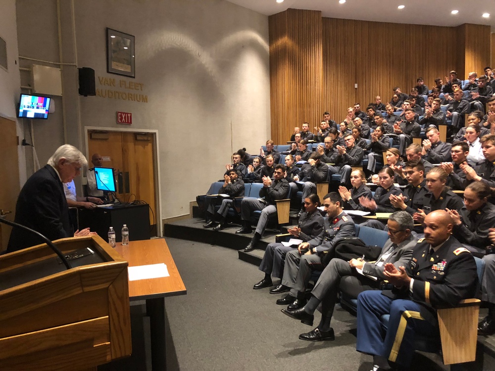 DFL Spanish hosts Chile’s Ambassador to the U.S. for lecture