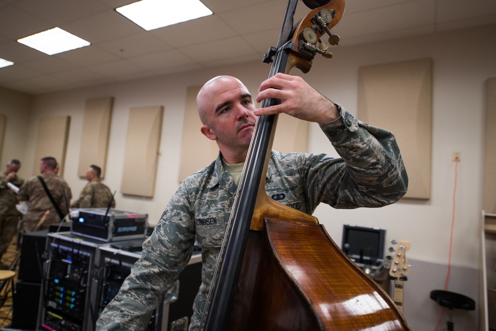General rocks with Band of the West