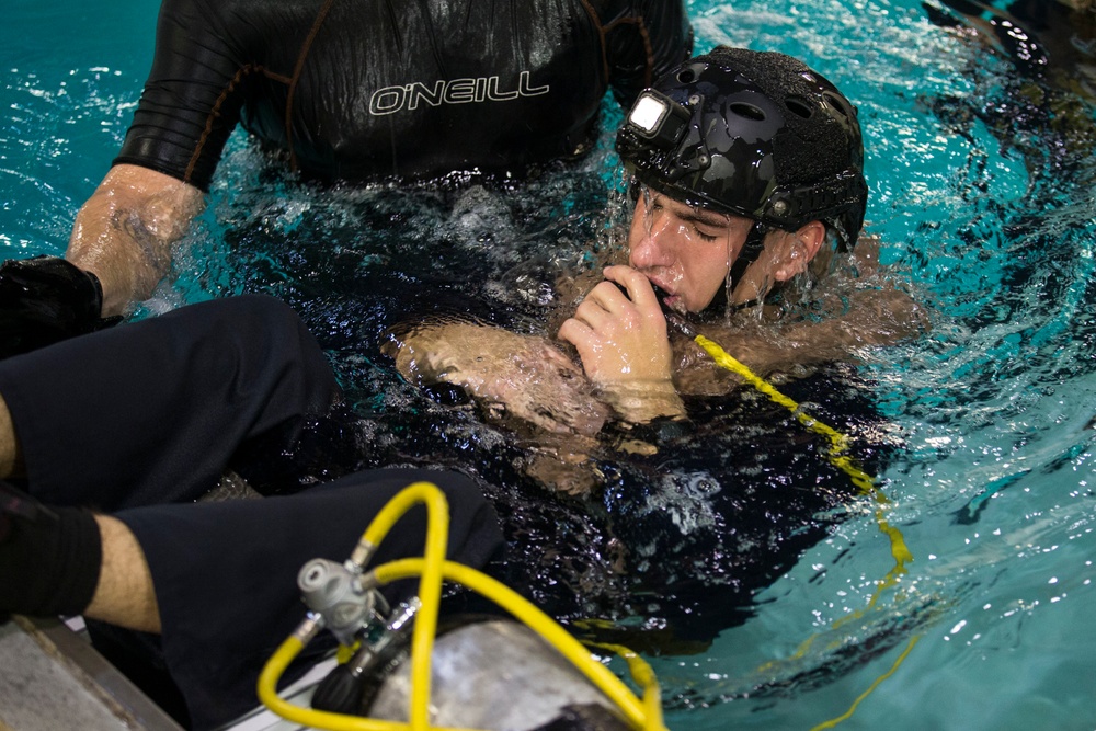 2nd ANGLICO completes underwater egress training