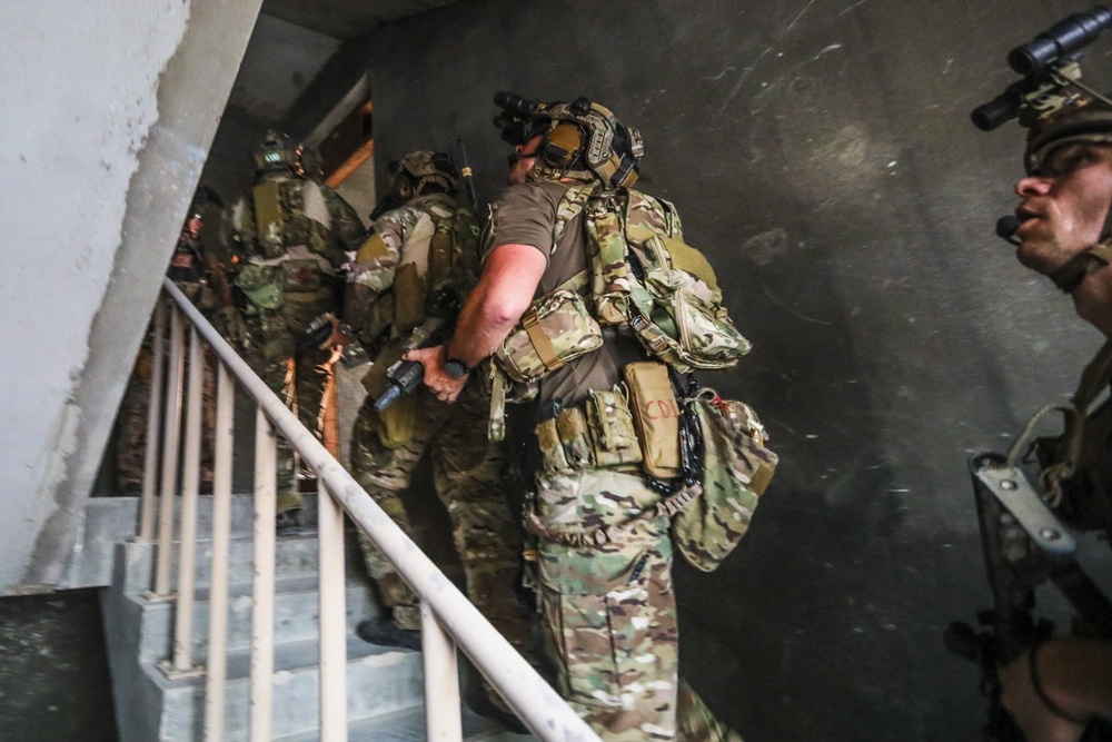 Green Beret Soldiers Conduct CQB Training
