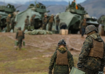 Marines with SOI-West engage targets during LAR Marine Course