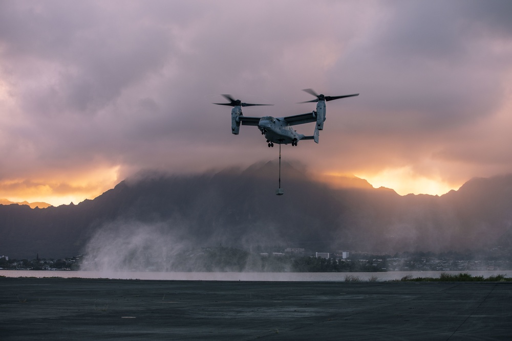 VMM-363 conducts external lifts