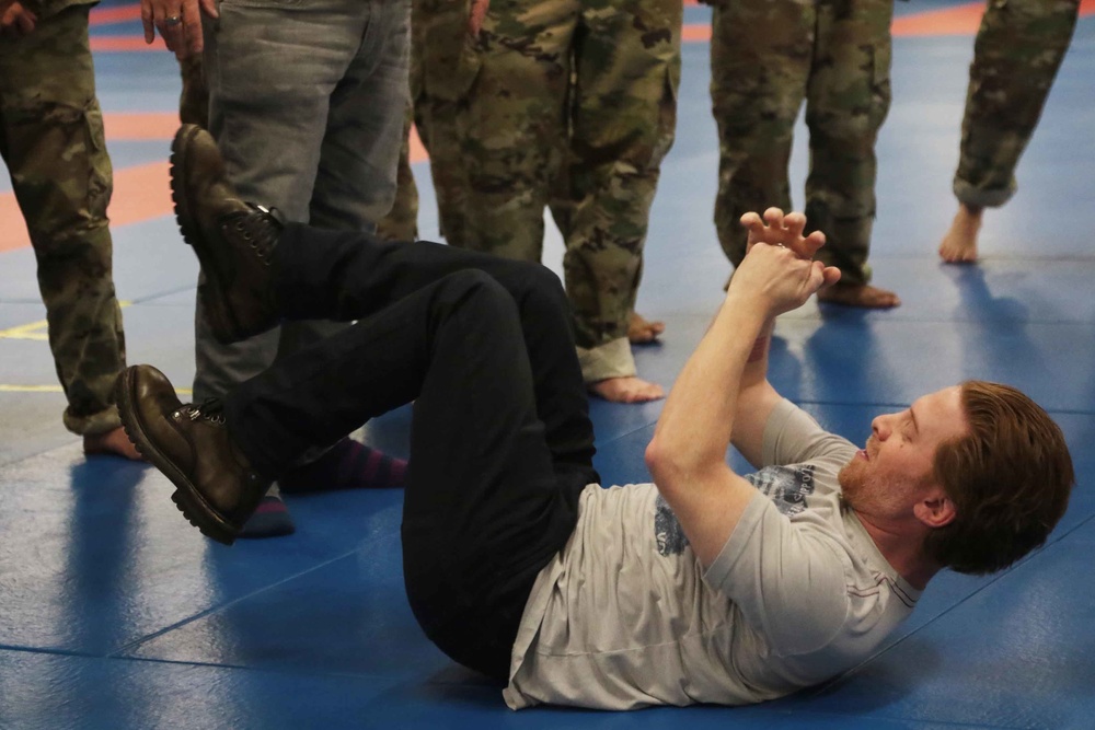 Jeff Ross and Seth Green visit 4/25th IBCT Paratroopers on USO tour