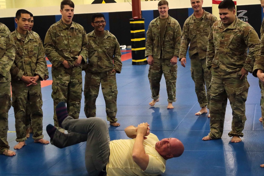 Jeff Ross and Seth Green visit 4/25th IBCT Paratroopers on USO tour