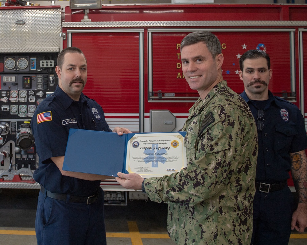 Lifesaving Awards presented to Navy Region Northwest Fire and Emergency Services Firefighters