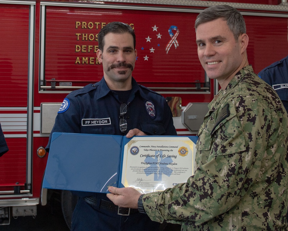 Lifesaving Awards presented to Navy Region Northwest Fire and Emergency Services Firefighters