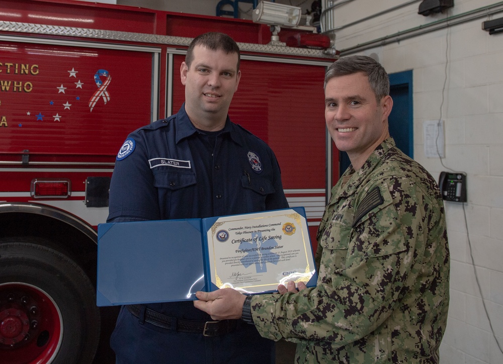 Lifesaving Awards presented to Navy Region Northwest Fire and Emergency Services Firefighters