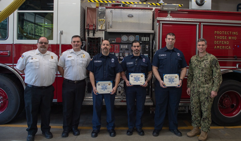 Lifesaving Awards presented to Navy Region Northwest Fire and Emergency Services Firefighters