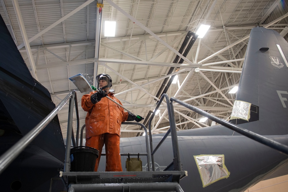 Combat King gets runway ready