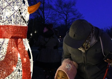 Fort Knox kicks off holiday season with annual Christmas tree lighting