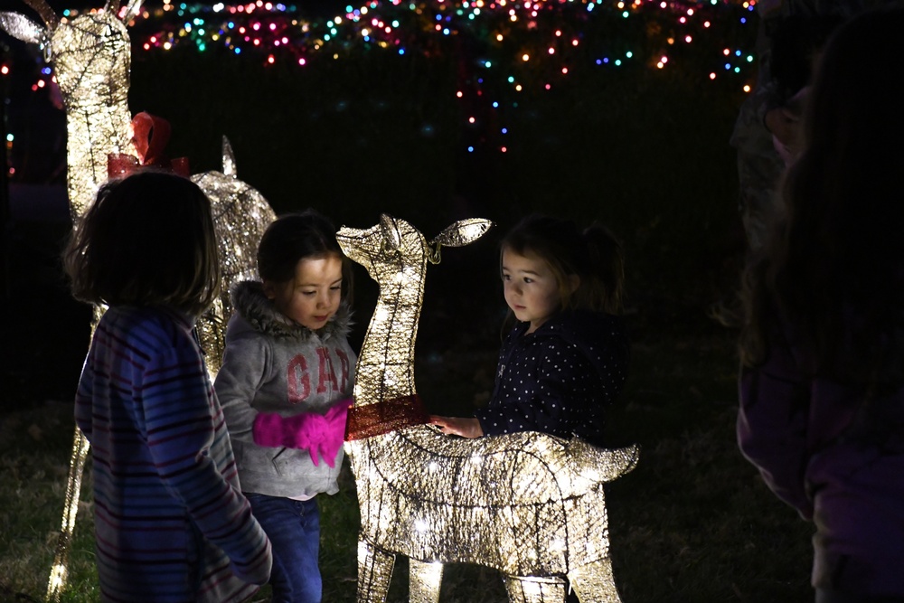 Fort Knox kicks off holiday season with annual Christmas tree lighting
