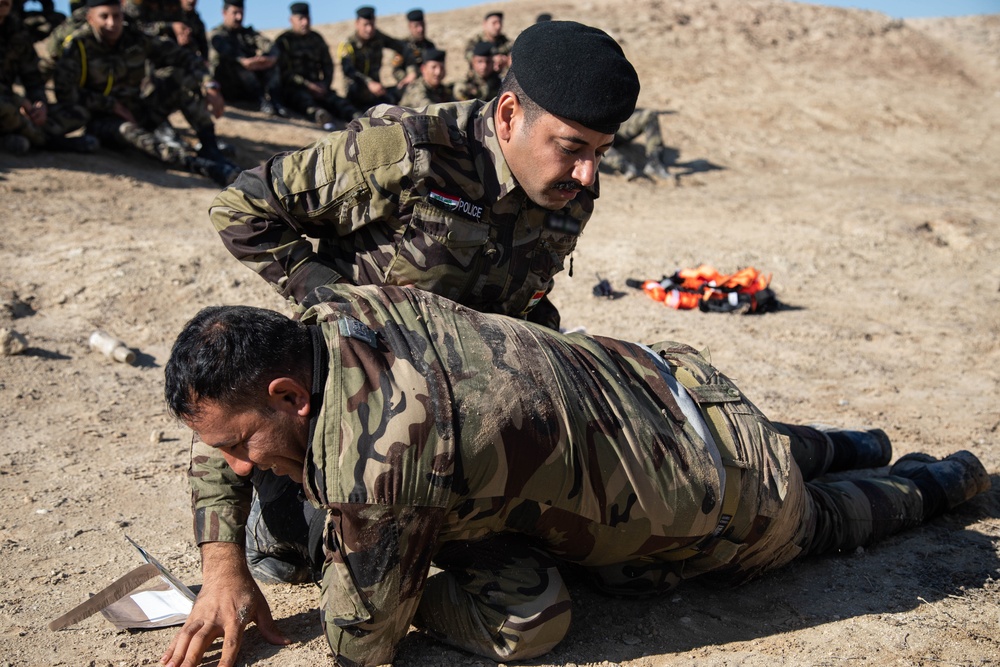 Iraqi Police Conduct Combat Life Saver Training