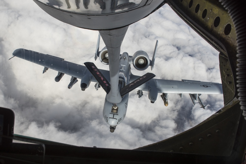 Refueling Operation Flight with Spouses from the 124th Fighter Wing