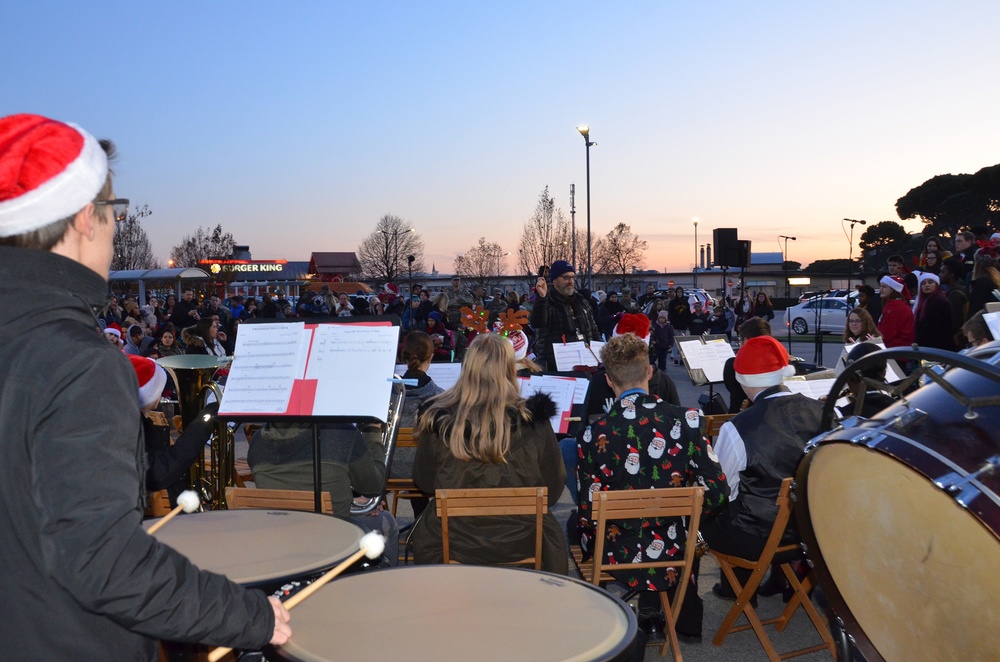 2019 VMC Tree-lighting ceremony