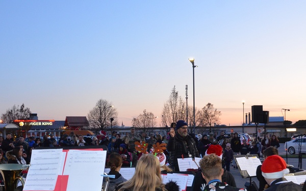 2019 VMC Tree-lighting ceremony