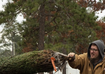 Fort Bragg community delivers Trees for Troops