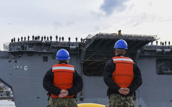 USS America arrives in Japan