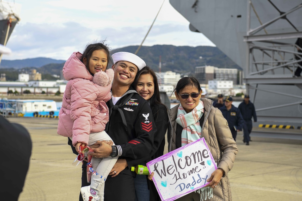 USS America arrives in Sasebo, Japan.