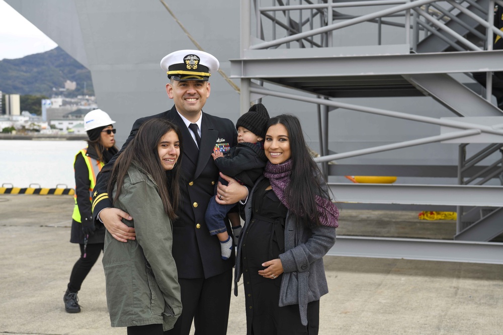 USS America arrives in Sasebo, Japan.