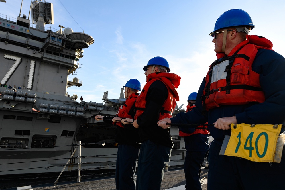 USS PINCKNEY (DDG 91)
