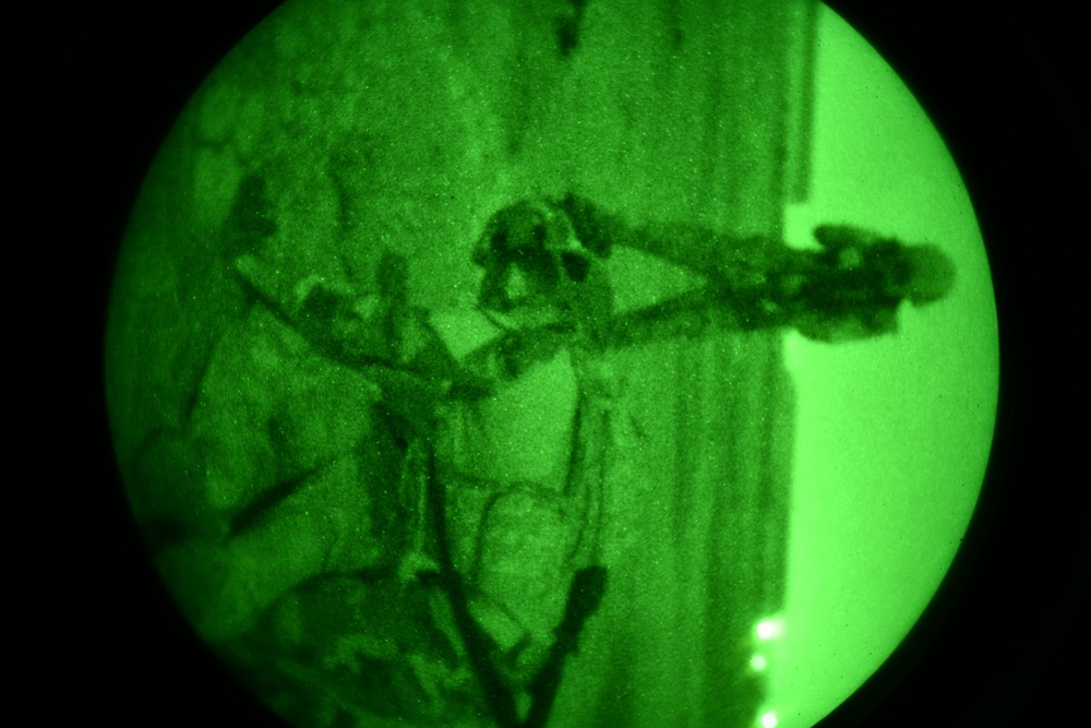 Iraqi Special Forces simulate night ambush