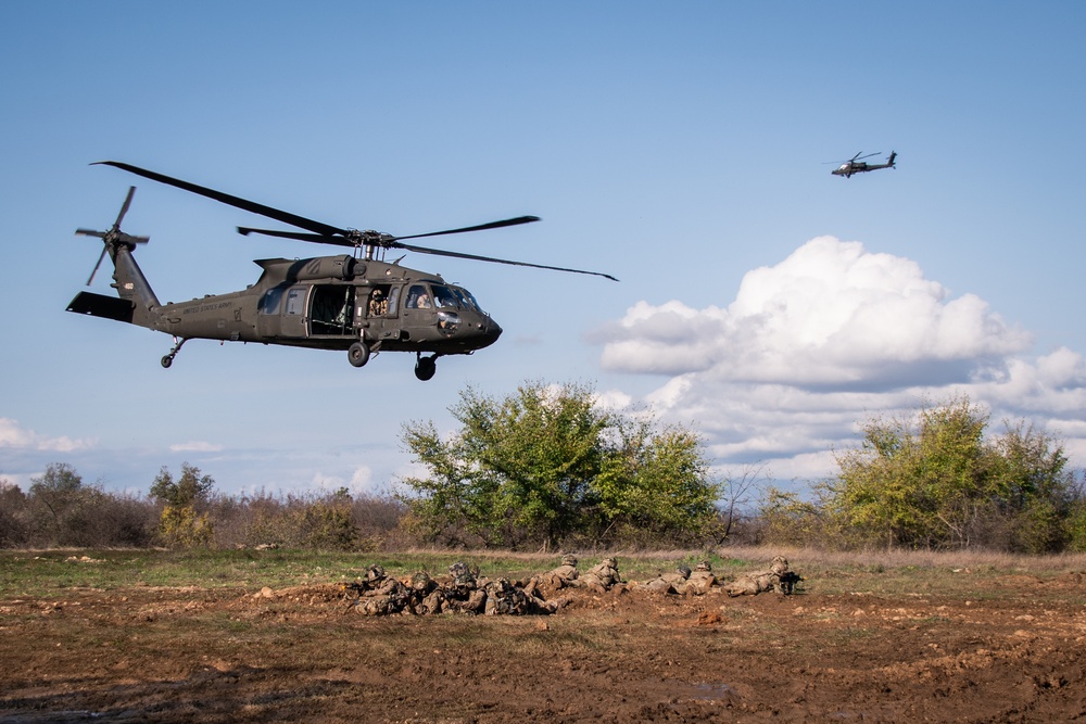 Paratroopers air assault an objective