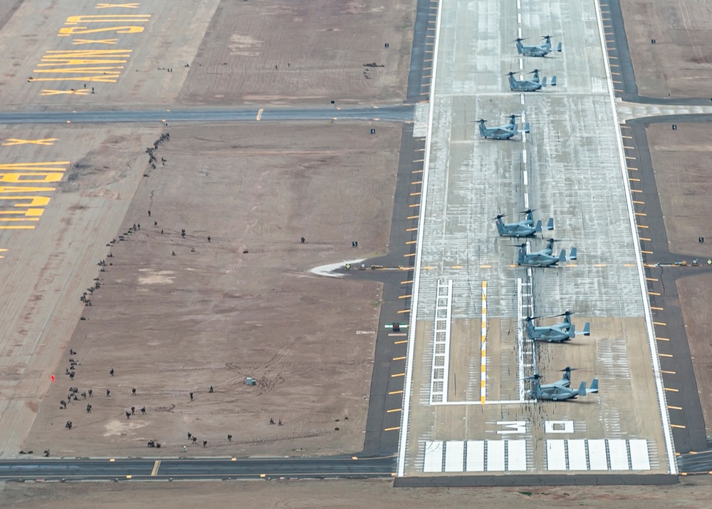 3rd Marine Aircraft Wing Unloads the Grunts