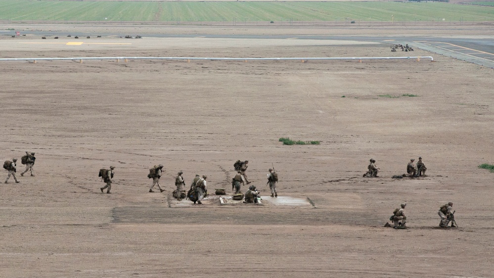 3rd Marine Aircraft Wing Unloads the Grunts