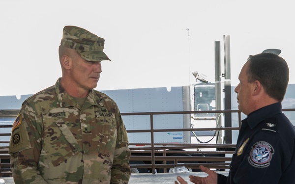 36th ID Deputy Commanding General of Operations visits TF Gunslingers