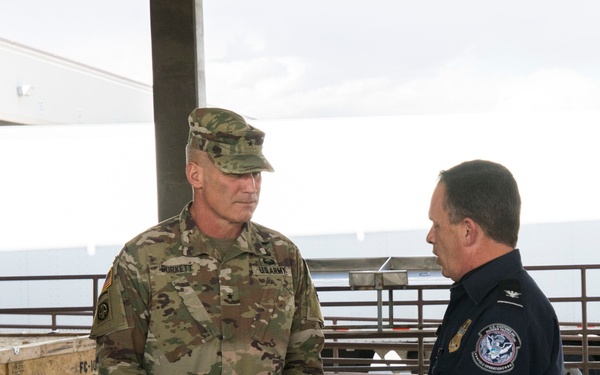 36th ID Deputy Commanding General of Operations visits TF Gunslingers