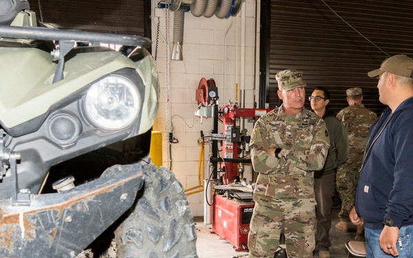 36th ID Deputy Commanding General of Operations visits TF Gunslingers