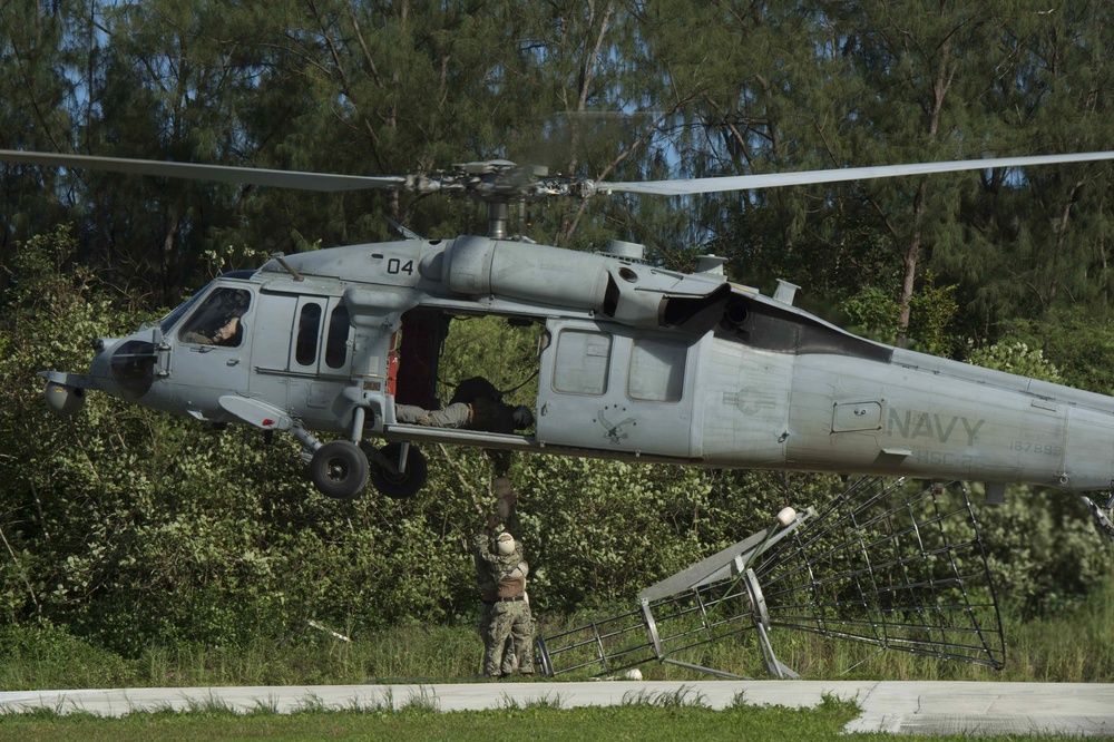 Sailors participate in torpedo recovery exercise