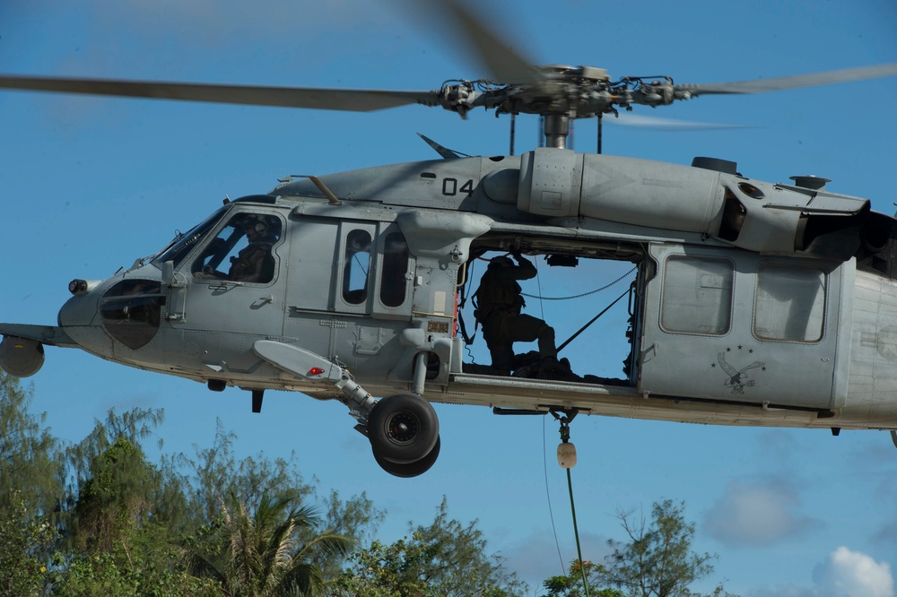 Sailors participate in torpedo recovery exercise