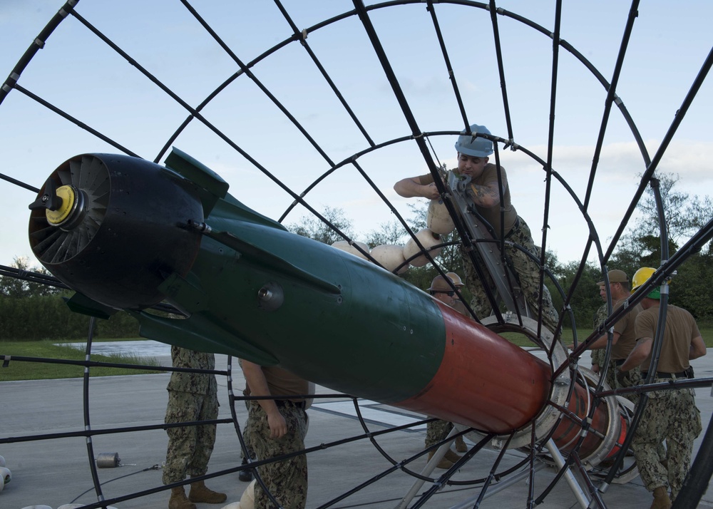 Sailors participate in torpedo recovery exercise