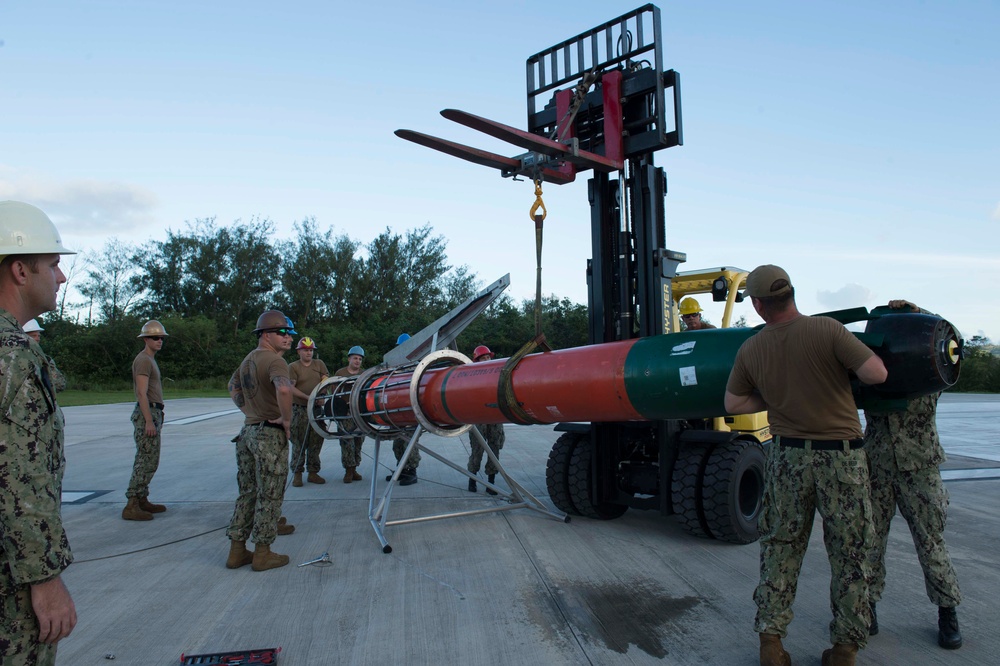 Sailors participate in torpedo recovery exercise