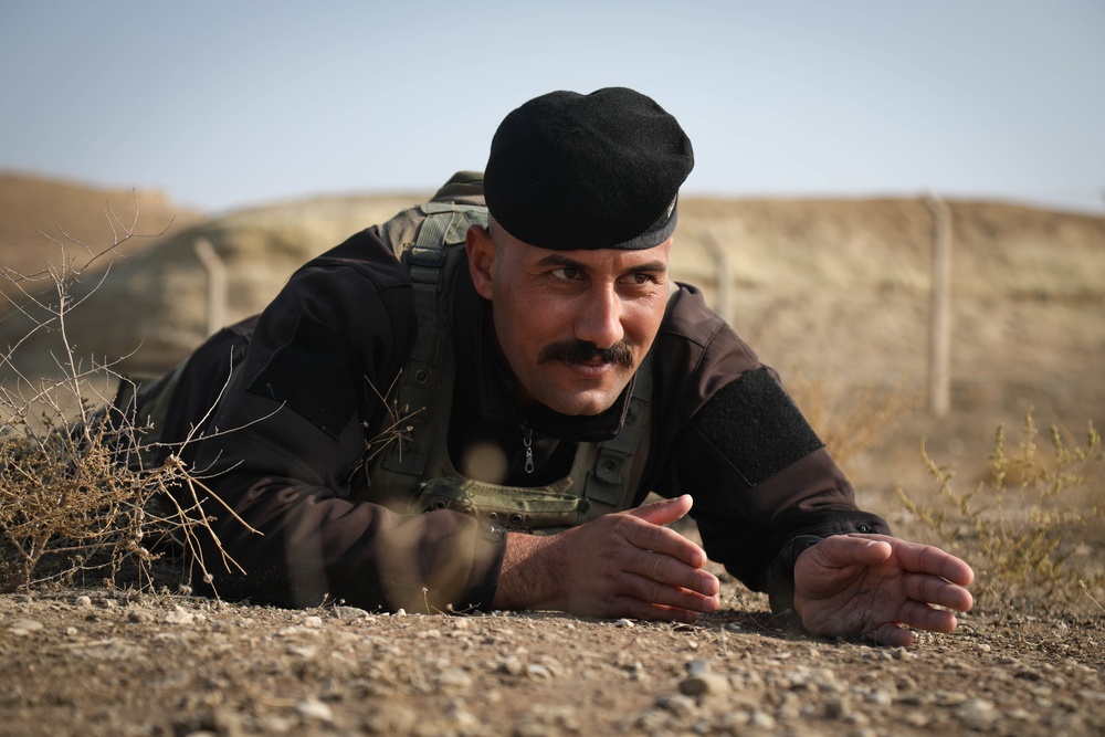 Iraqi Police Conduct Tactical Maneuver Training