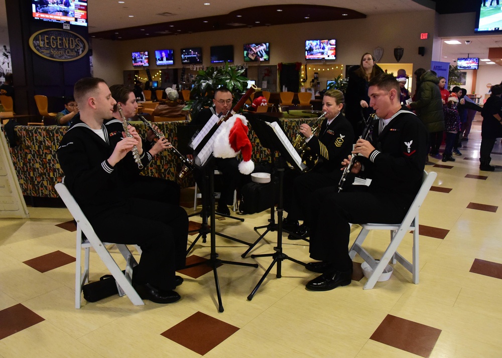 MWR Holiday Extravaganza features Trees for Troops, Music, Santa