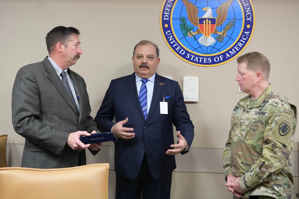 SES Mr.Lampela and Major General Christopher Bentley talks with Lieutenant General Ali Fahmi Commander, Air Defense Forces Egyptian Armed Forces