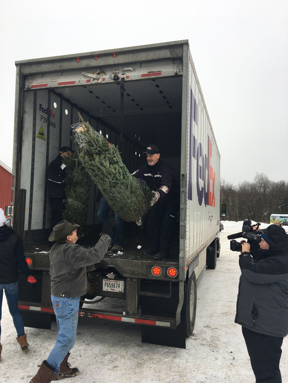 National Guard volunteers join veterans, volunteers for Trees for Troops loadout