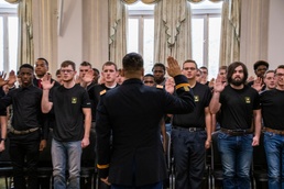 U.S. Army Recruiting Companies Hold Mass Swearing-In Ceremony at Arkansas State Capital