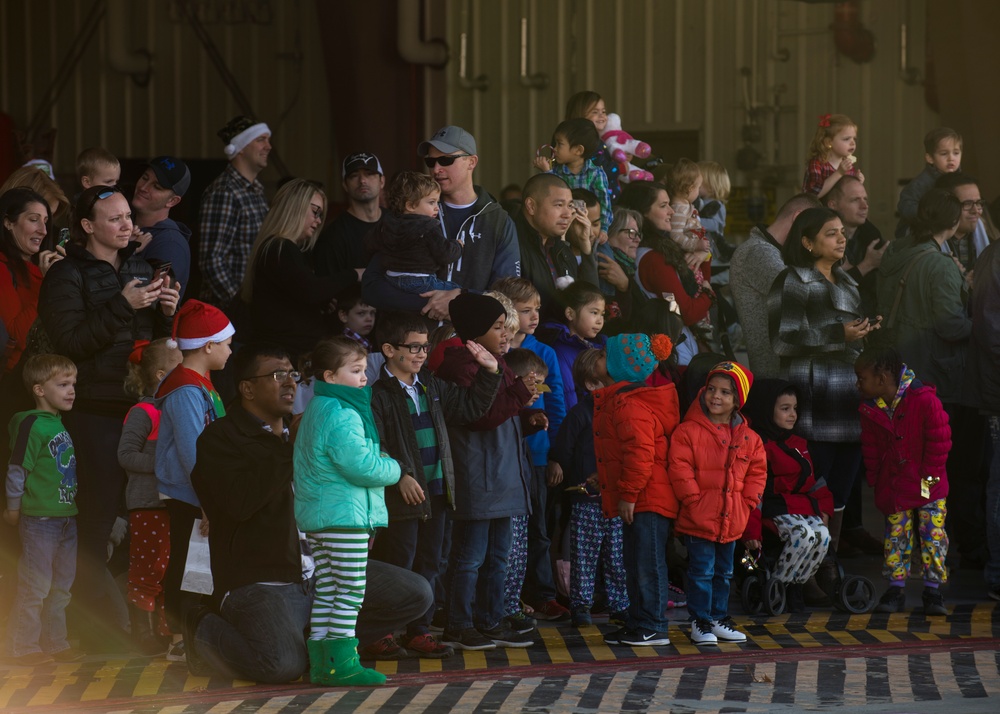 4th FFS hosts Children’s Holiday Party