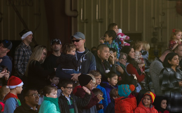 4th FFS hosts Children’s Holiday Party