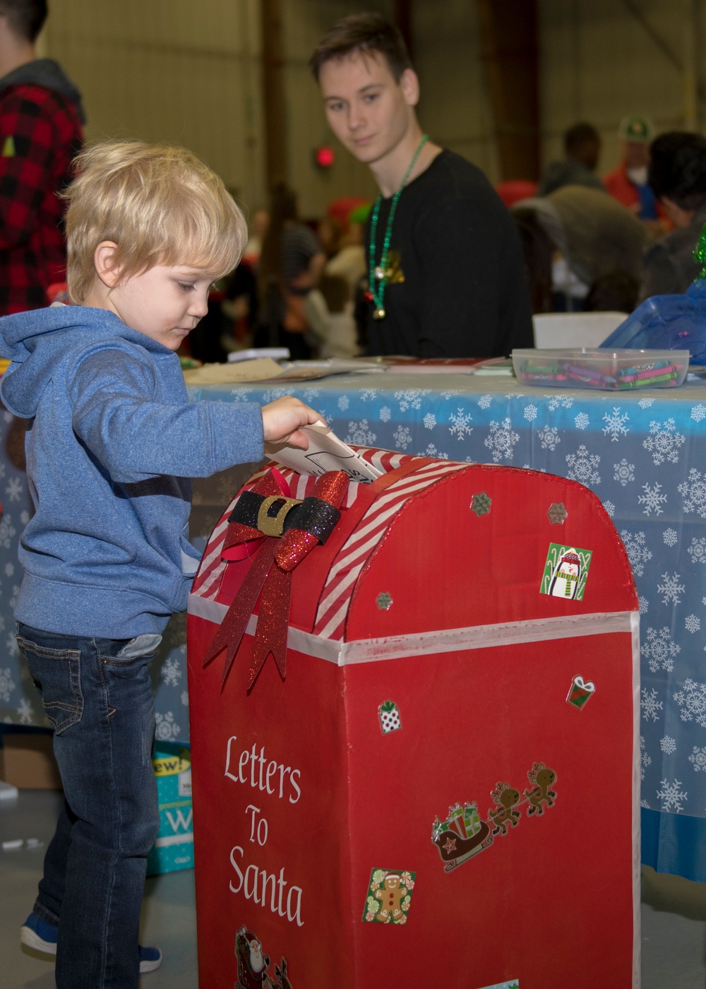 4th FFS hosts Children’s Holiday Party