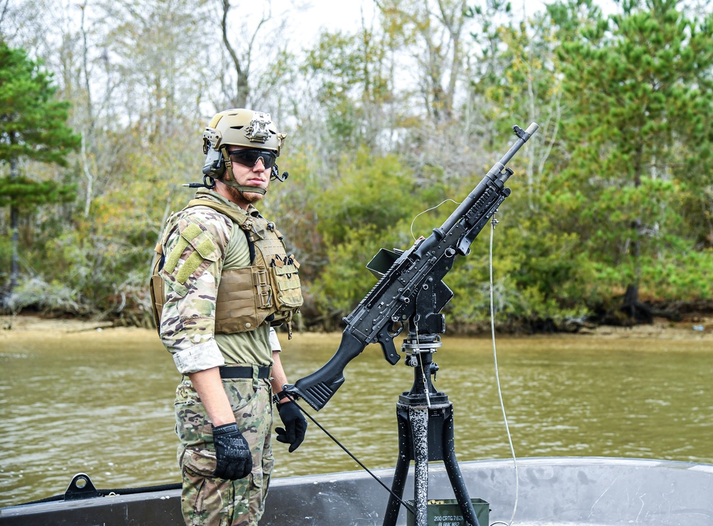 Soldiers from Royal Netherlands Army Train at NAVSCIATTS