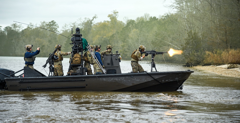 Soldiers from Royal Netherlands Army Train at NAVSCIATTS