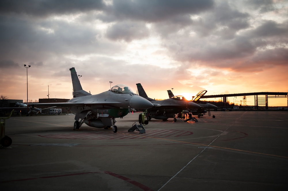 180FW Conducts Night Flying Training