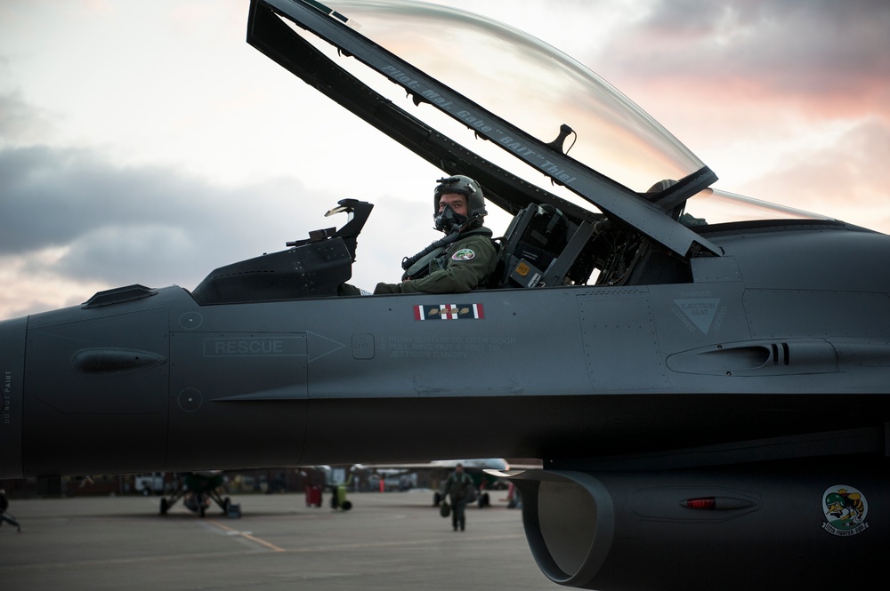 180FW Conducts Night Flying Training