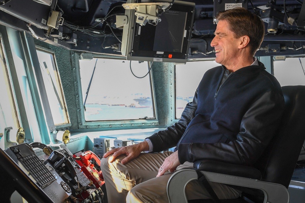 DoD CIO visits USS Howard